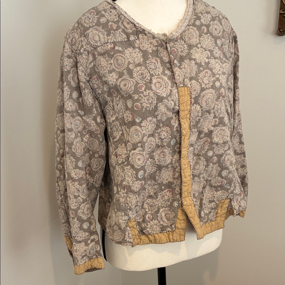 Floral Patterned Magnolia Pearl reversible jacket/top